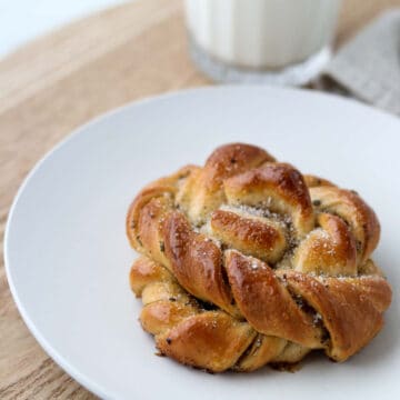 Traditional Swedish Cardamom Buns (Kardemummabullar)